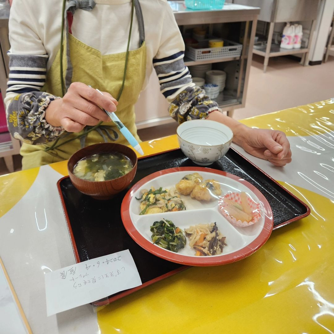 給食は、野菜中心のおかず